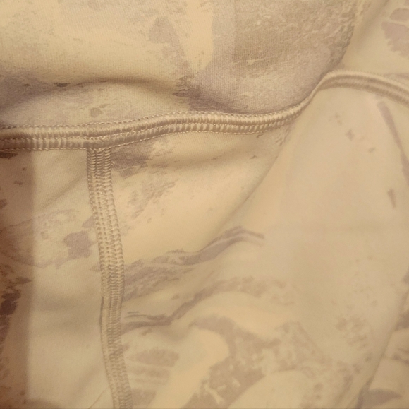 Lululemon - Picture 5 of 5